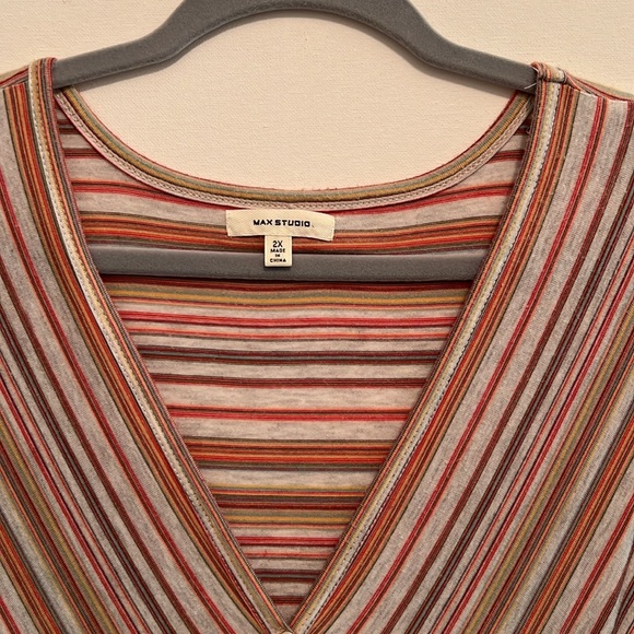 21. Max Studio Tunic with functioning buttons and knot tie - Picture 3 of 11